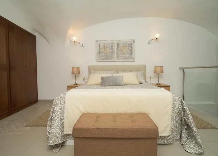 Turistico Centro Monumental -- *