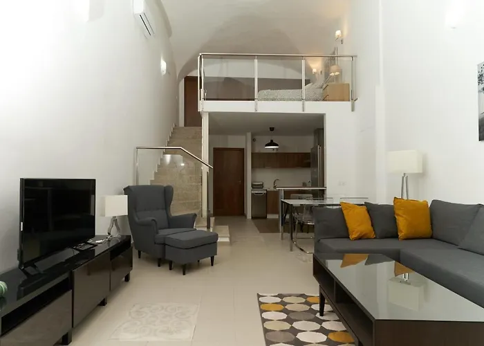 Turistico Centro Monumental -- *