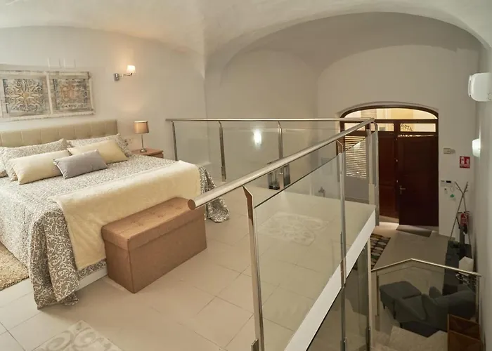 Turistico Centro Monumental -- * Caces