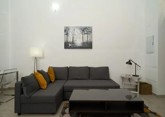 Turistico Centro Monumental -- * Caces